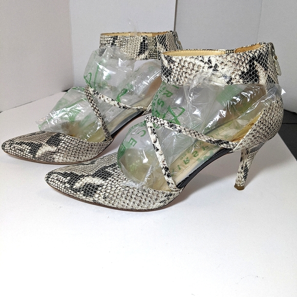 Cole Haan strappy heels Women's Size 9 1/2 - Picture 2 of 10